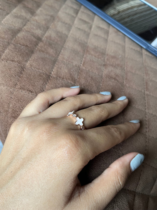 Clover Ring