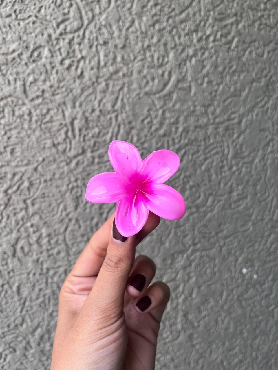 ROSE HAIR CLAW CLIPS