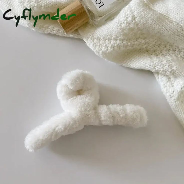 Furry smooth claw clip